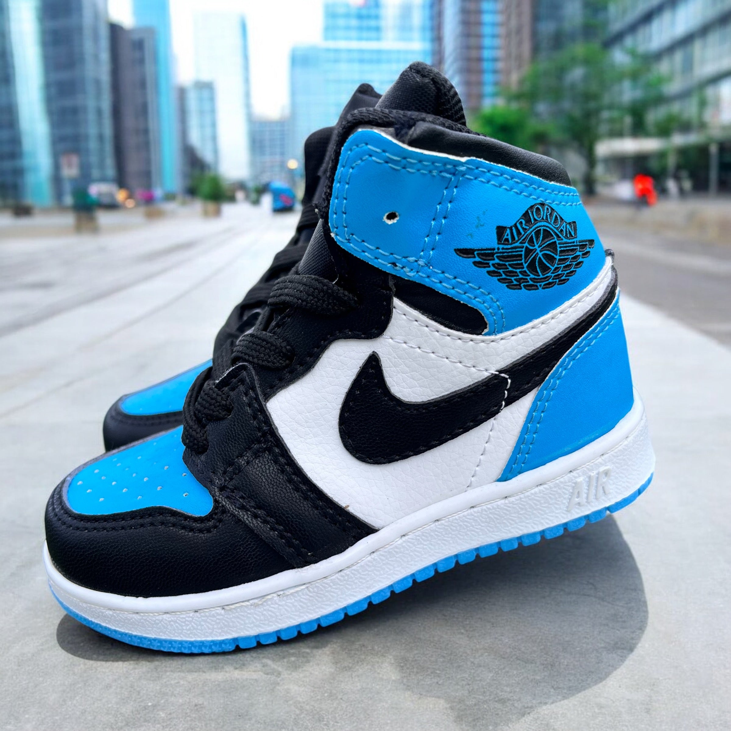 Jordan 1s fashion blue black