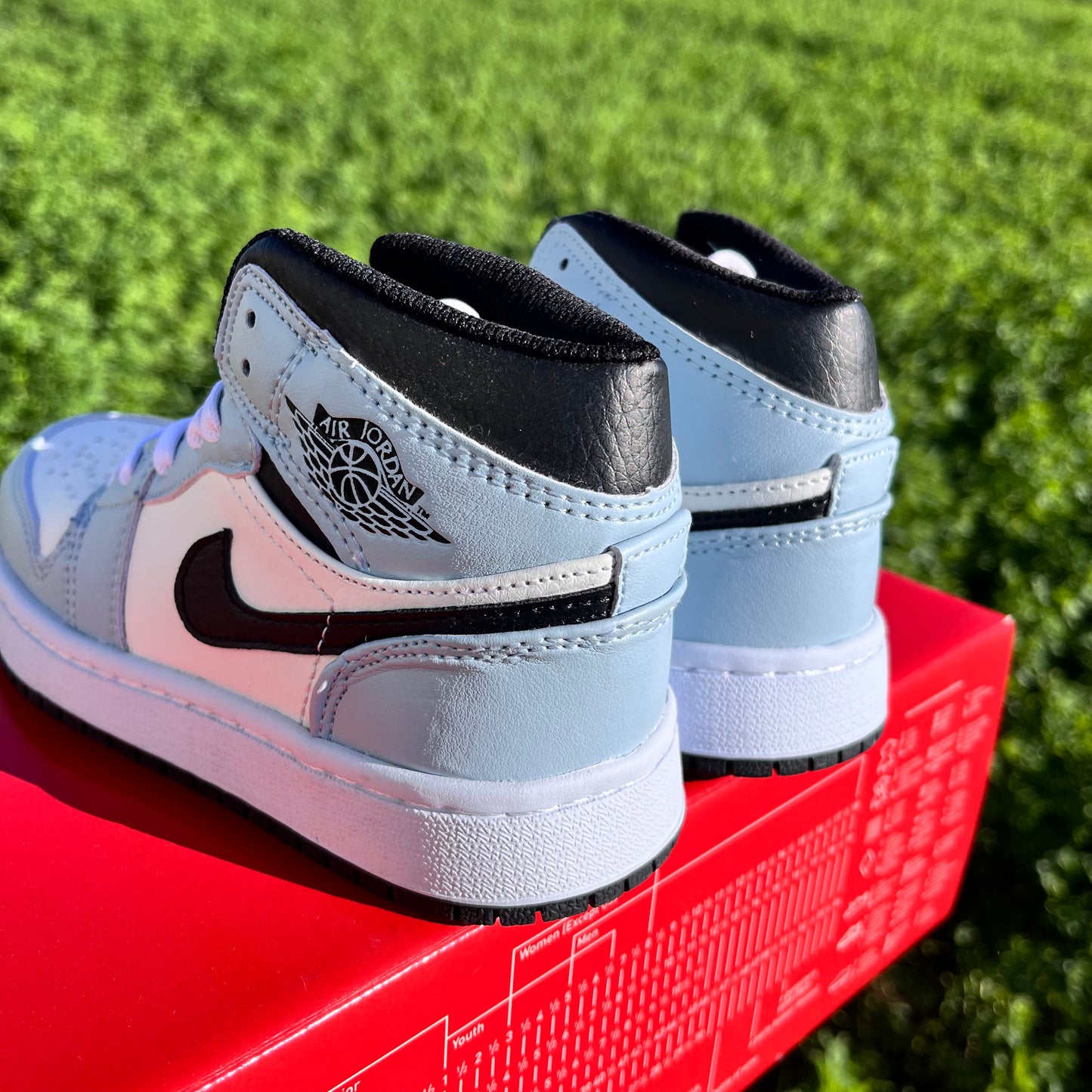 Jordan 1 High OG Sky Blue (Adult)