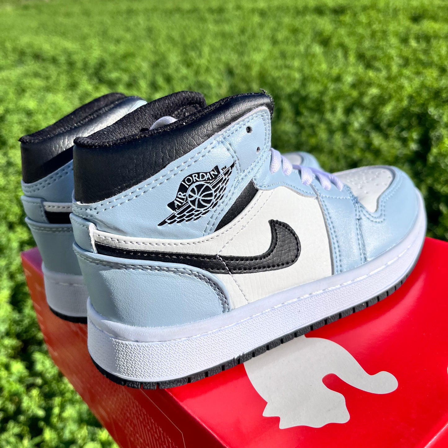 Jordan 1 High OG Sky Blue (Adult)