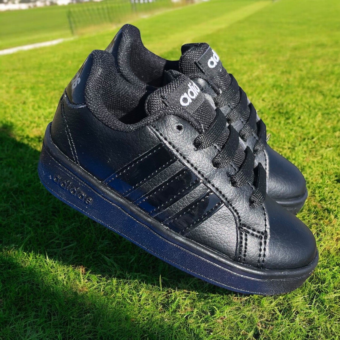 Adidas Advantage All Black